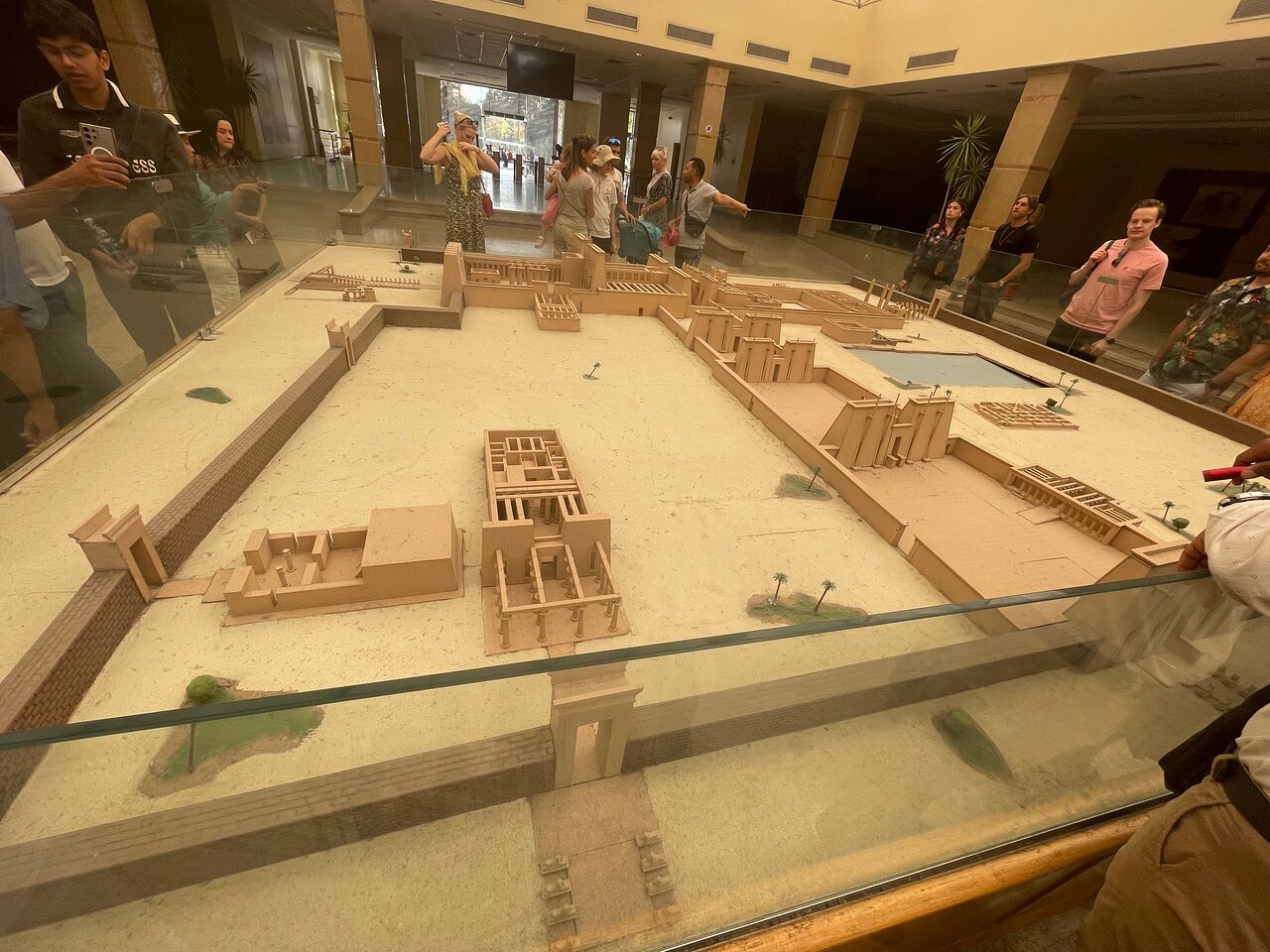 Visit Luxor Museum & Night City Tour